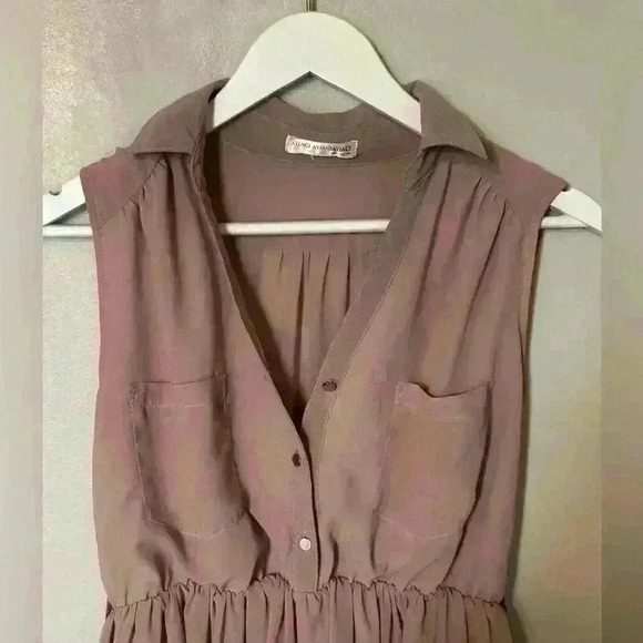 Tan sleeves mini dress - Picture 6 of 8